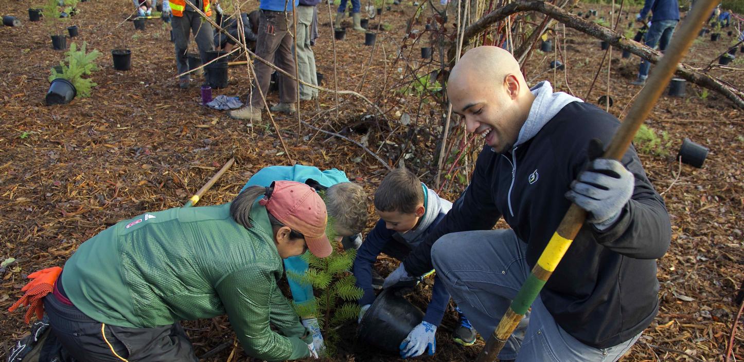 Community members plant trees at Lake Sammamish State Park in Washington, Credit: Mountains to Sound Greenway