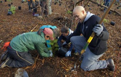 Community members plant trees at Lake Sammamish State Park in Washington, Credit: Mountains to Sound Greenway