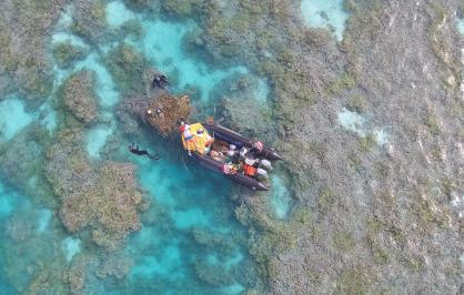 Removing marine debris from Papahānaumokuākea Marine National Monument | Credit: Steven Gnam, JIMAR/NOAA PIFSC